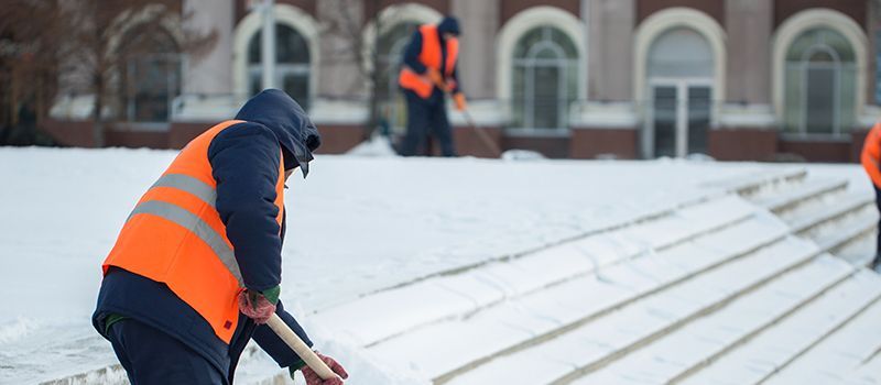 How to spread rock salt and grit